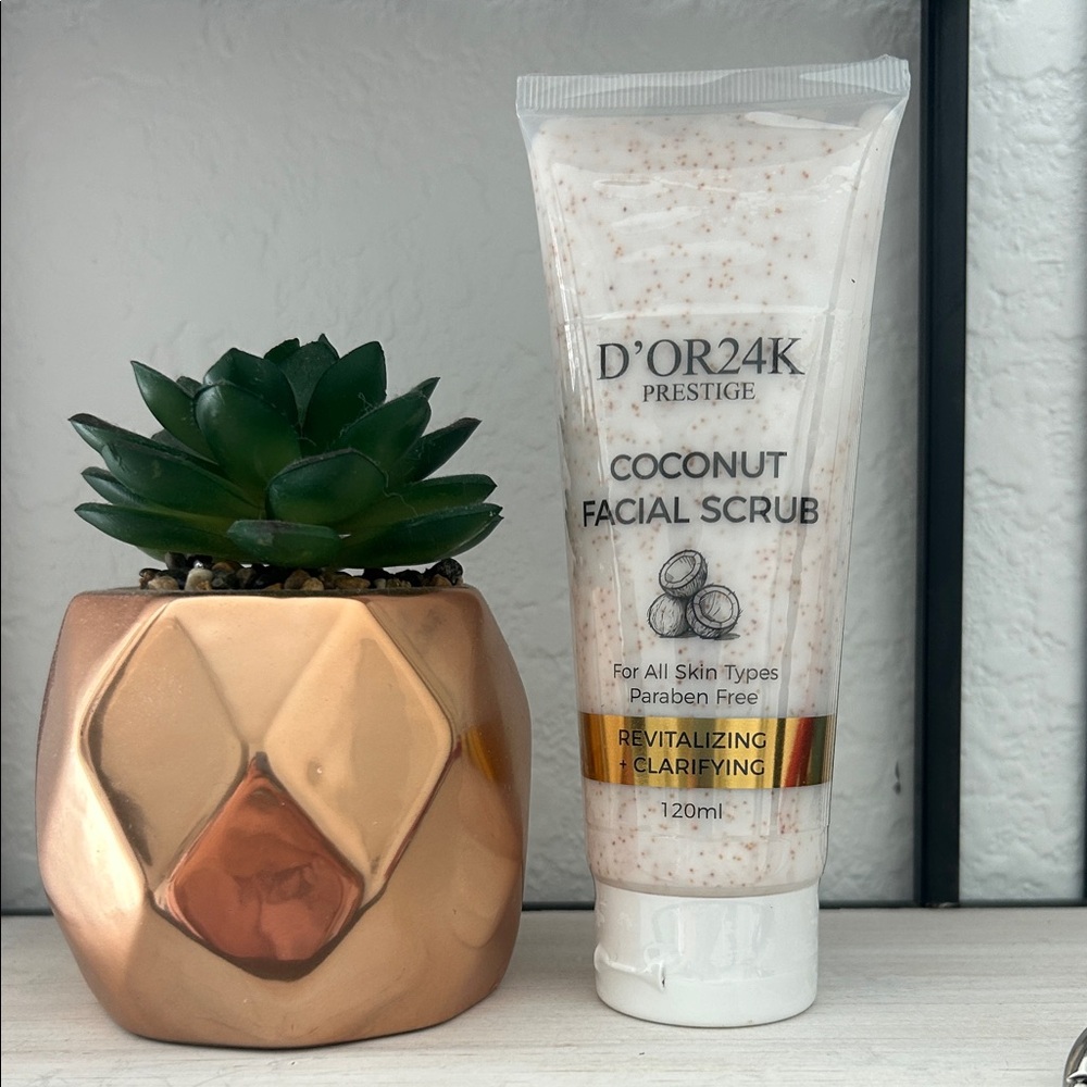 D'OR24K Prestige Coconut Facial Scrub - White and Gold